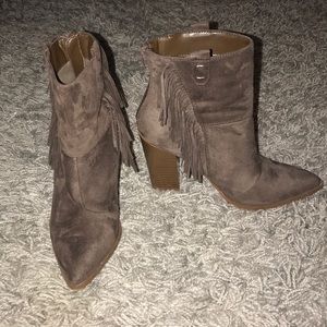 JustFab ankle booties tassel brown 7/8/9 suede